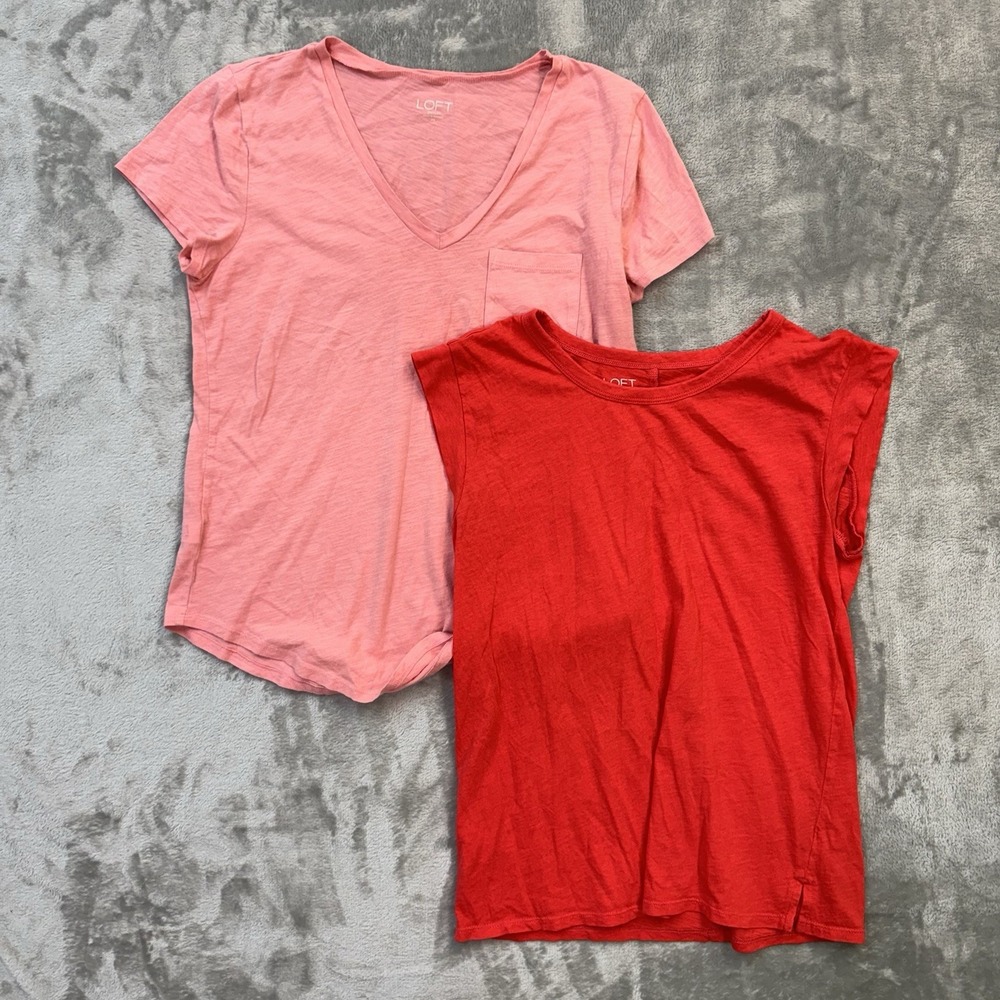 Lot of 2 Ann Taylor LOFT T Shirts Short Sleeve - Coral V-Neck & Red Crew Neck XS